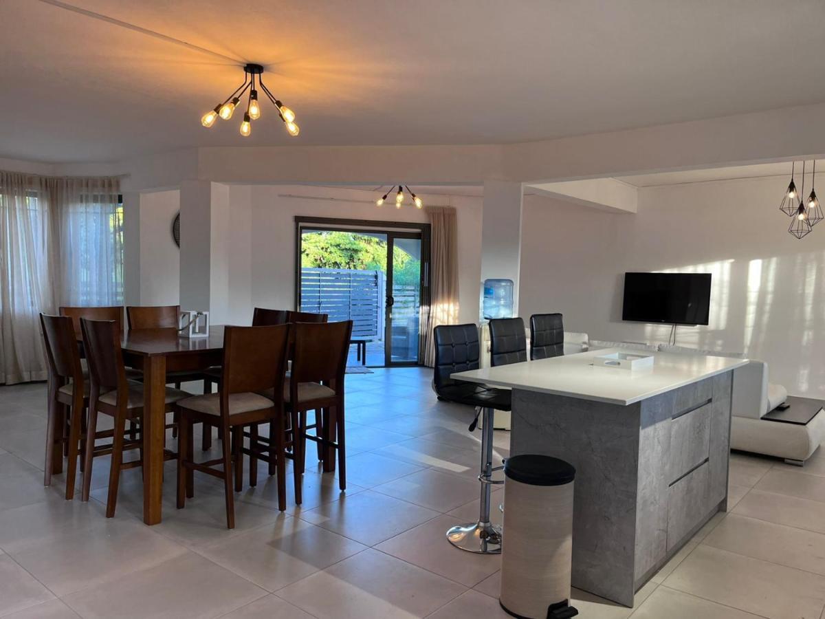 Seasons Break Apartment Pereybere Pereybere Beach Extérieur photo
