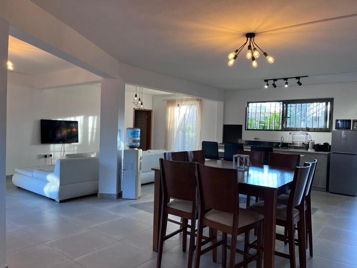 Seasons Break Apartment Pereybere Pereybere Beach Extérieur photo